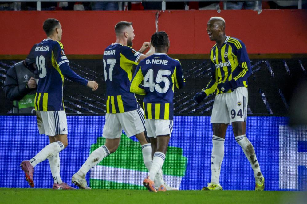 Talisca 3 golle şov yaptı, Fenerbahçe Brann engelini 4-0'lık skorla aştı