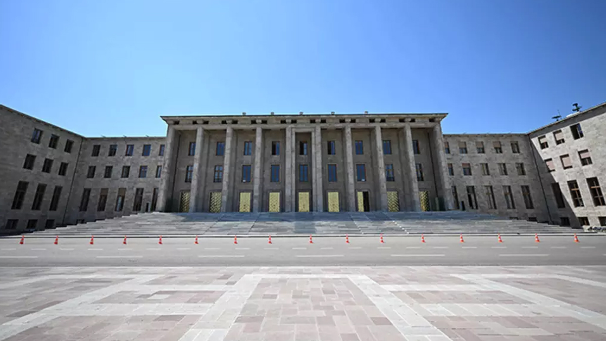 "TBMM'de stajyer öğrenciye istismar" iddiasına ilişkin soruşturmada 3 şüpheli tutuklandı