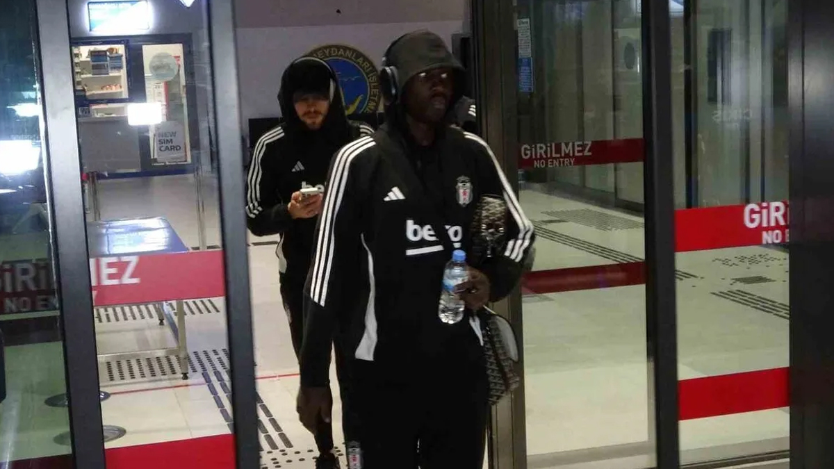 Adım adım haftanın maçına doğru: Beşiktaş kafilesi Trabzon'a geldi