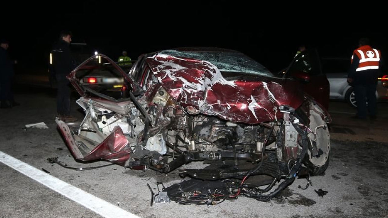 Polisten kaçıp ters yöne girdi! Feci kazada 5 ölü