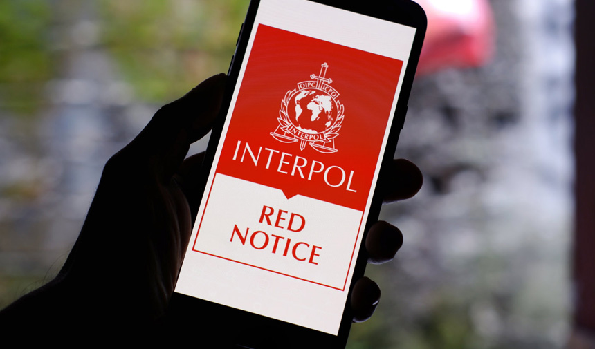 Bakan Yerlikaya duyurdu: Kırmızı bültenle aranan 12 suçlu Türkiye'ye getirildi