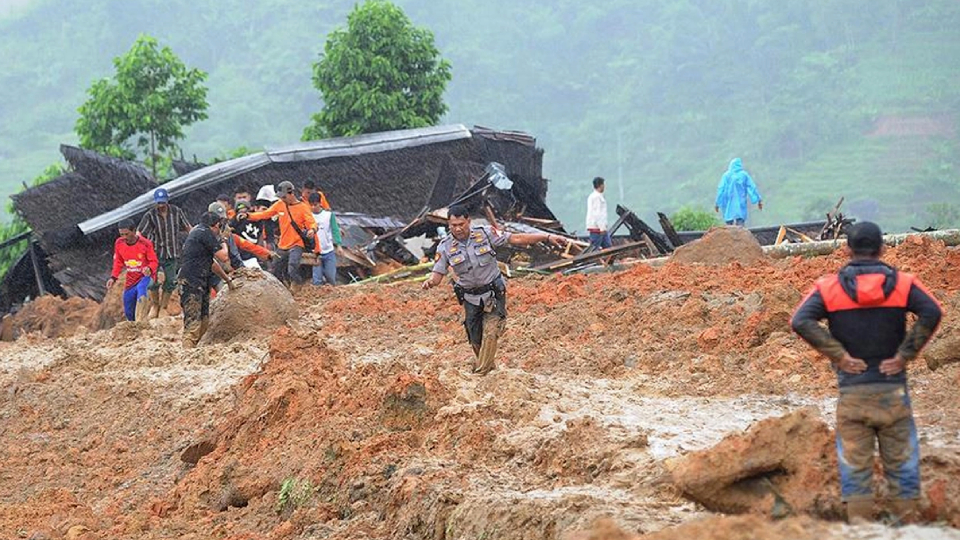 Endonezya'da altın madeninde heyelan: 11 kişi hayatını kaybetti