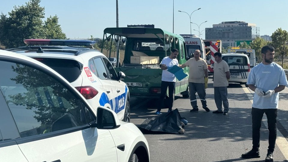 Eşiyle sorun yaşayan adam kendini arabaların önüne attı