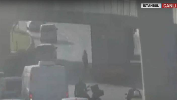 O üst geçitte yine kaza oldu: Bakırköy'deki üst geçide yine bir TIR çarptı