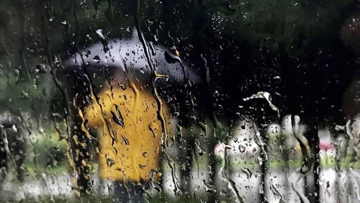 İstanbullular bardaktan boşalırcasına yağan yağmura uyandı! 19 il için alarm verildi