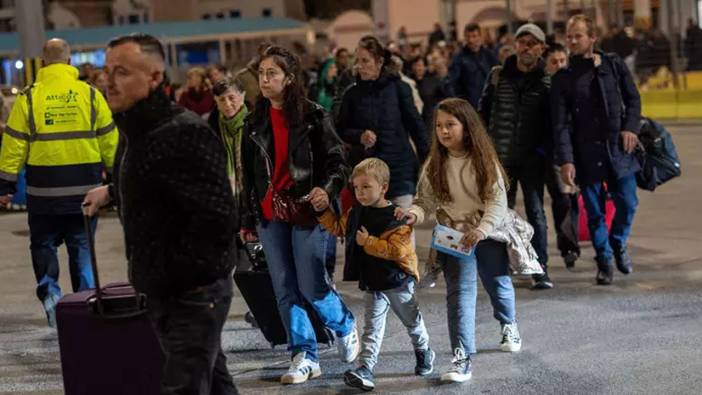 Ege beşik gibi sallanmaya devam ediyor! Ek seferler konuldu, adalar boşaltılıyor