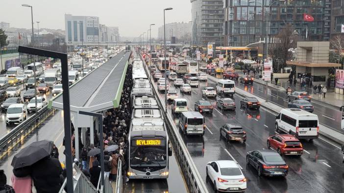 Vatandaşlar isyan etti: İstanbul’da toplu taşıma çilesi