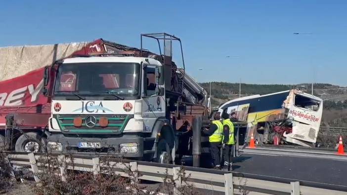 İstanbul'da korkunç kaza! TIR, Diyarbakır seferi yapan yolcu otobüsüne çarptı: Ekipler olay yerinde