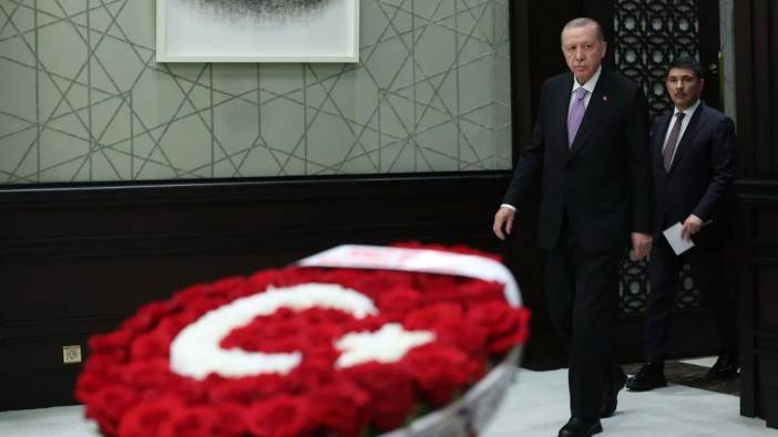 Bahçeli'den kabineye Türk Bayraklı çiçek!