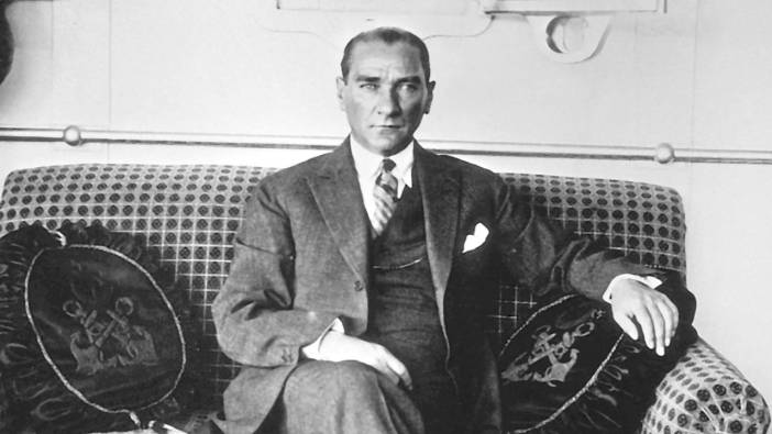 Canlı yayında duygusal anlar: Gözyaşlarını tutamadı! Ulu Önder Atatürk hakkında tüyleri diken diken eden hikaye...