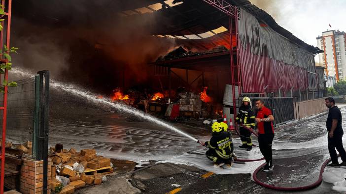 Mersin'de fabrika yangını! Ekipler olay yerinde
