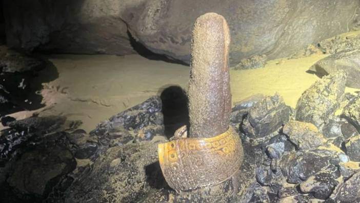 Çöp yığını sandılar, unutulmuş medeniyetin izine rastladılar! Mağarada gizlenmiş 500 yıllık ritüel eşyalar çıkartıldı