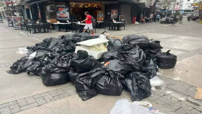 İzmir'de grev krizi: Sokaklar çöp yığınına döndü