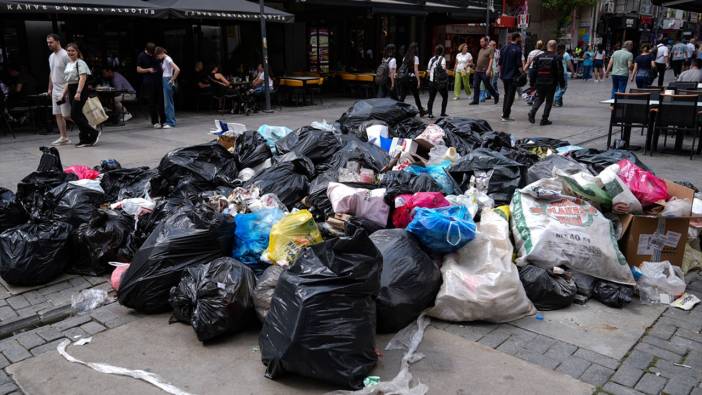 İzmir'de 23 bin belediye işçisinin grevi 4. gününde: Temizlik ve ulaşım hizmetlerinde kaos