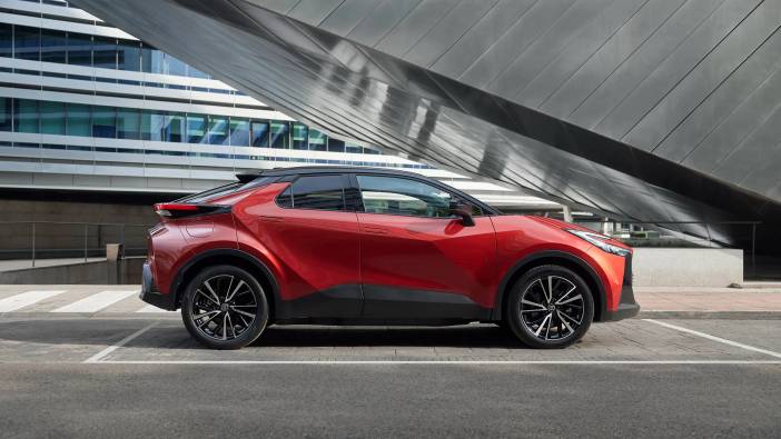 TOYOTA'NIN HAZİRAN AYI GÜNCEL FİYAT LİSTESİ YAYINLANDI: Toyota Corolla, Yaris Cross, Camry, CH-R, RAV4 ve Hilux ne kadar?