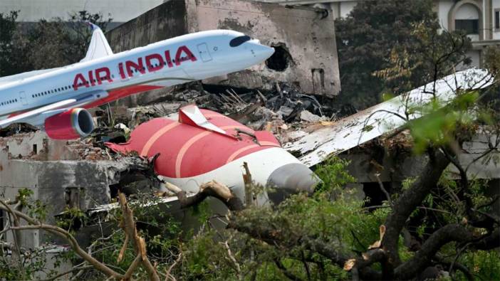 Havada büyük panik! 4 gün önce düşen Air India uçağında 242 kişi ölmüştü: Bir uçak daha havada arızalandı!