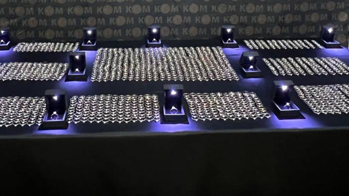 TIR değil sanki tekerlekli kuyumcu! 1527 adet pırlanta taşlı yüzük, 5.6 kilogram işlenmiş kehribar ele geçirildi