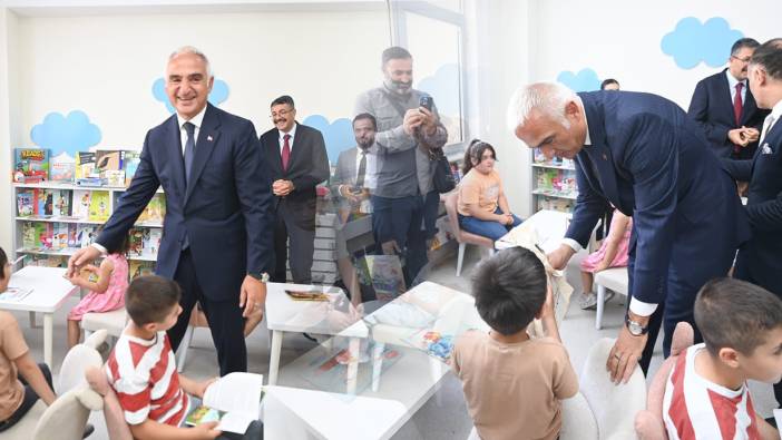 Bakan Ersoy 'Terörsüz Türkiye'de Hakkari'ye çıkarma yaptı!