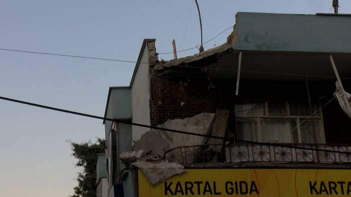 Küçükçekmece'de korkutan anlar! Balkon bir anda çöktü...