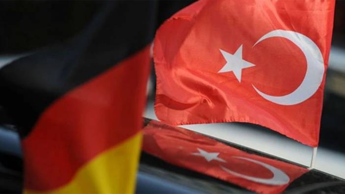 Almanya’dan Türkiye’ye seyahat uyarısı: 4 ile gitmeyin, sahte dövize dikkat