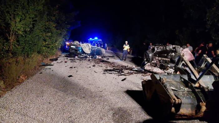 Çanakkale'de kafa kafaya facia: Korkunç kazada 6 kişi hayatını kaybetti!