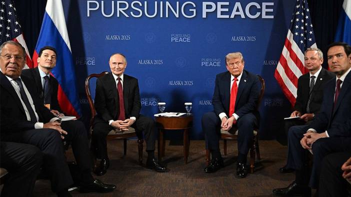 Tarihi görüşme! Putin ve Trump bir araya geldi: Yapıcı bir görüşme oldu