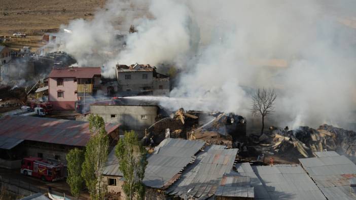 Erzurum'daki köy yangınında büyük hasar: Çok sayıda ev kullanılamaz halde
