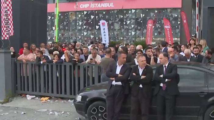 CHP İstanbul İl Başkanlığı’nda gerginlik: Milletvekilleri nöbette, Valilik toplantı yasağı getirdi