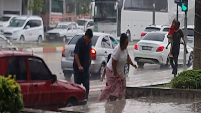 Adana ve Osmaniye'de şiddetli rüzgar ve sağanak: Vatandaşlar zor anlar yaşadı