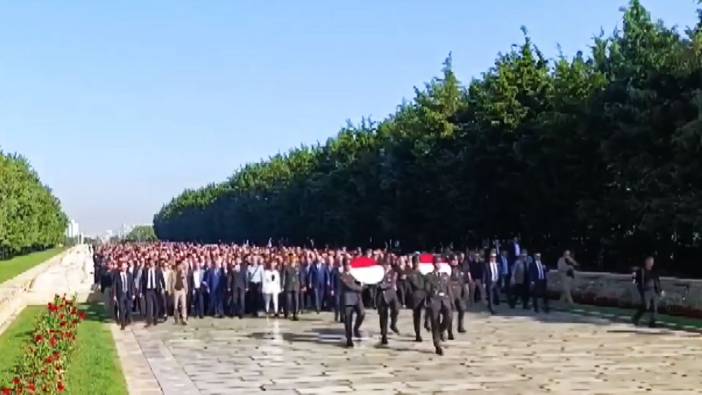 CHP’nin kuruluşunun 102. Yılı: Özel Anıtkabir’e çelenk bıraktı