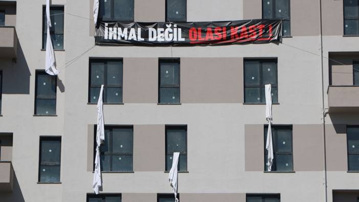 İnşa ettikleri binalara Kartalkaya'da ölenlerin anısına 78 çarşaf asıldı
