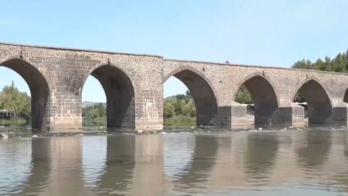 Dicle Nehri can çekişiyor: Debi 10 santimetreye düştü, balıklar için kırmızı alarm verildi