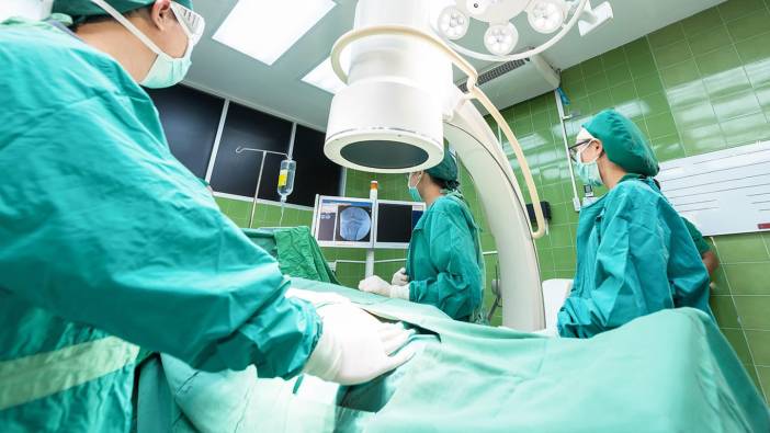 Ne yürüyebiliyor ne de nefes alabiliyordu! 6 kiloya ulaşan böbreği ameliyatla alındı