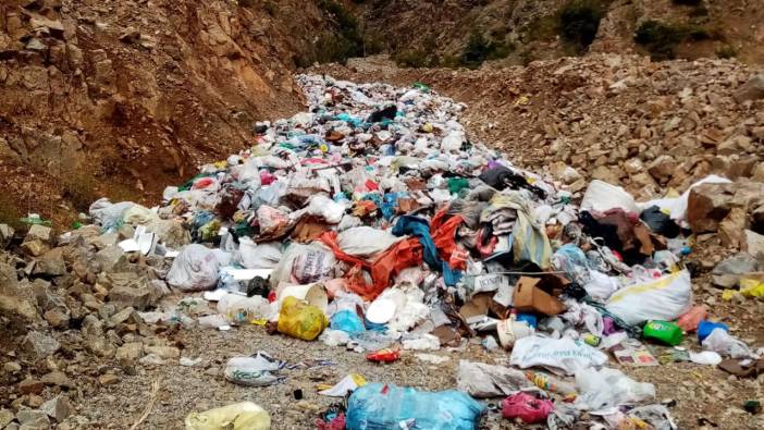 Çevre felaketine davetiye: Dere yatağı çöplüğe dönüştü!