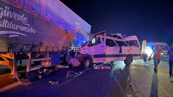 Minibüs ile TIR çarpıştı! 3 ölü, 16 yaralı