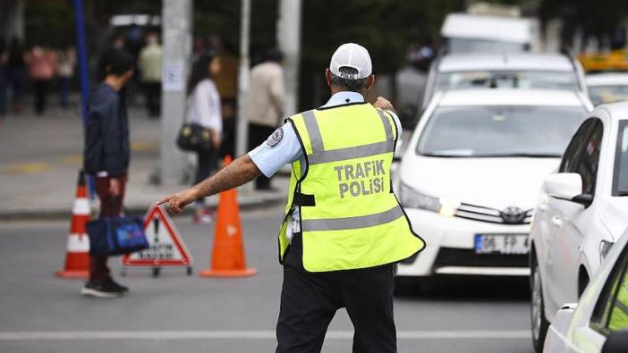 Trafikte yeni dönem geliyor: Hız ve kırmızı ışık ihlaline ağır ceza! Sürücü belgeleri geri alınacak