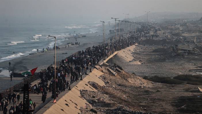 Gazze'de ateşkes sonrası binlerce Filistinli evlerine dönüyor