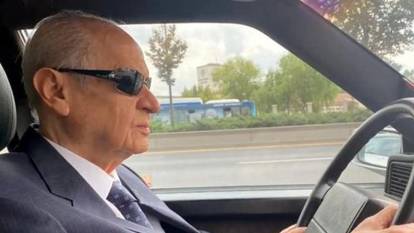 MHP lideri Bahçeli, Ferdi Tayfur dinleyip Ankara sokaklarını gezdi