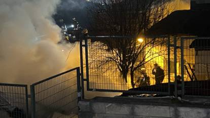 Beyoğlu’nda yangın! Çevredeki gecekondulara da sıçradı