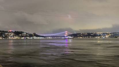 İstanbul Boğazı'nda gemi trafiği askıya alındı