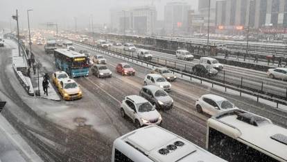 İstanbul’da şaşırtan görüntüler: Yollar boş kaldı