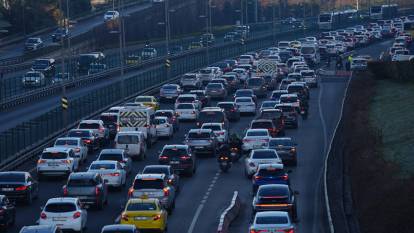 İstanbul trafiğinde her gün pazartesi! Haftanın ortasında sabah trafiği yine felç oldu