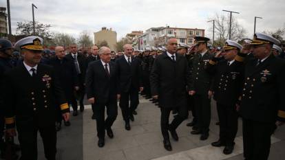 Çanakkale'de anma töreni! Bakan Güler çelenk bıraktı