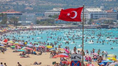 Depremler sonrası turizmde rota Türkiye'ye döndü: Yunanistan'da düştü, Türkiye'ye talep artıyor