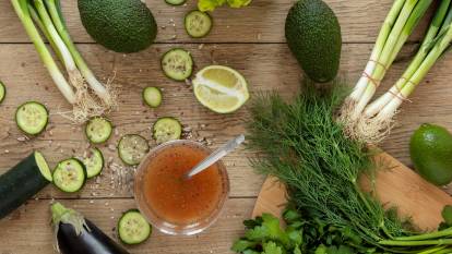 SAĞLIKLI DİYE LIKIR LIKIR İÇMEYİN: Kalp hastaları tehlike altında. Maydanoz limon kürü meğer riskliymiş