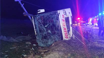 Van'da can pazarı! Yolcu otobüsü devrildi: 28 kişi yaralandı