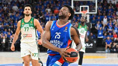 Anadolu Efes, Panathinaikos'u devirdi ve seriyi son maça taşıdı! Fenerbahçe...