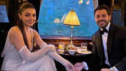 Roma-Paris treninde aşka geldiler! Hakan Sabancı ve Hande Erçel'den 'mutluyuz' pozu!
