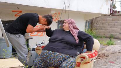 Annenin yükü, evladının kalbinde: 14 yaşındaki Baran annesine bakabilmek için okulu bıraktı!