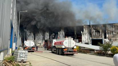 Çerkezköy'de korkutan yangın: Bölgeden patlama sesleri duyuluyor!
